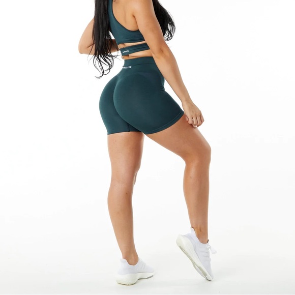 Alphalete Amplify shorts - Picture 3 of 3